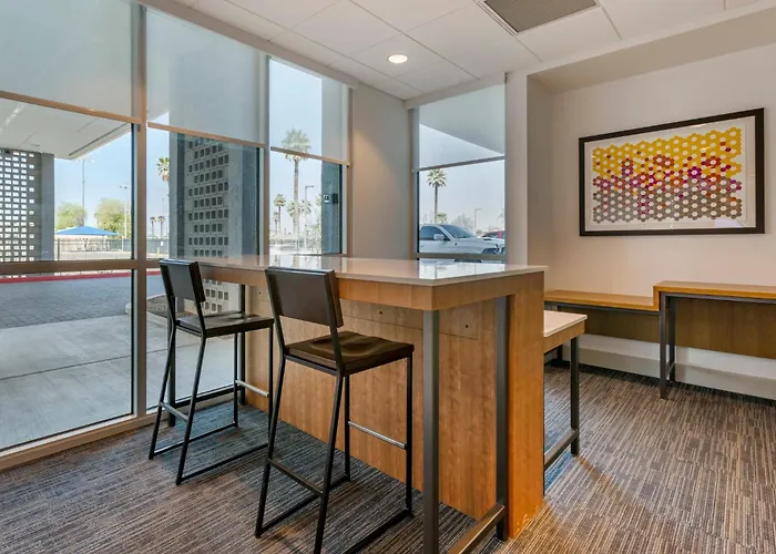 Holiday Inn Express & Suites - Phoenix Dwtn - State Capitol By Ihg