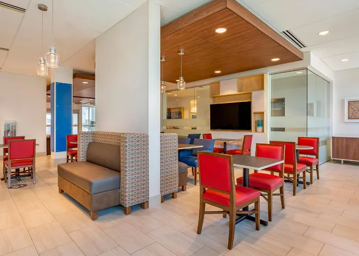 Holiday Inn Express & Suites - Phoenix Dwtn - State Capitol By Ihg