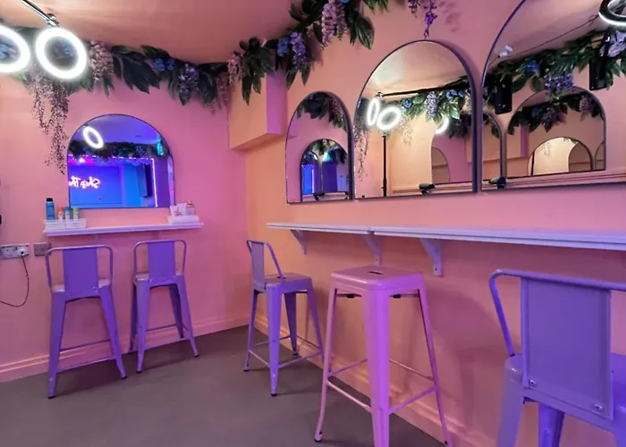 Manchester'S Only Private Party Suite For 12 With Makeup Room