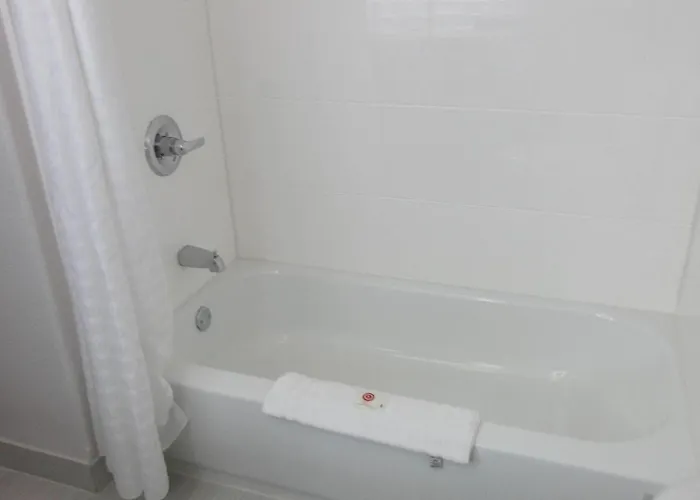 Comfort Inn & Suites Grand Forks Near Alerus Center