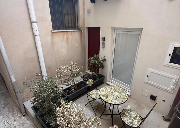 Alley House