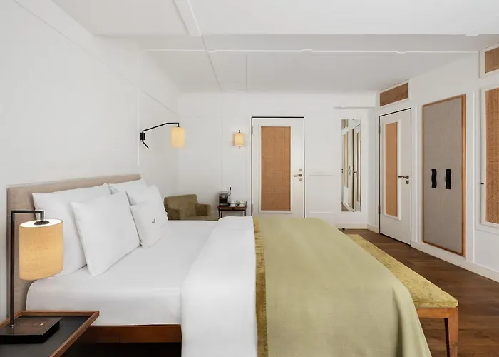 Louis Hotel