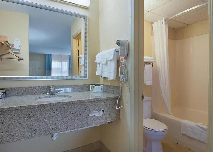 Quality Inn Calhoun North I-75