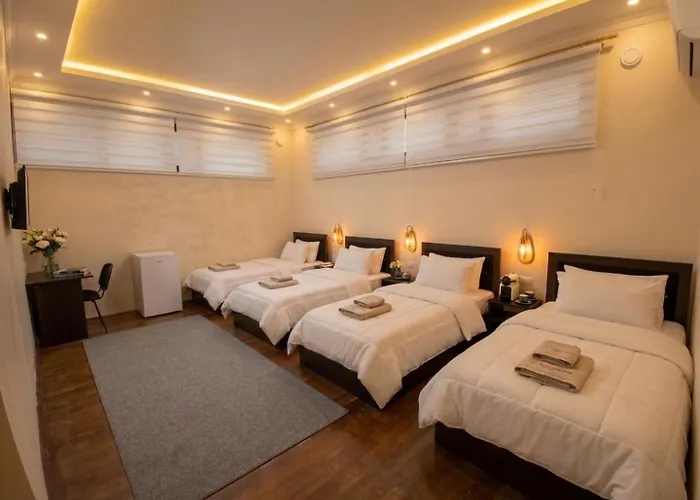 Hotel Buston