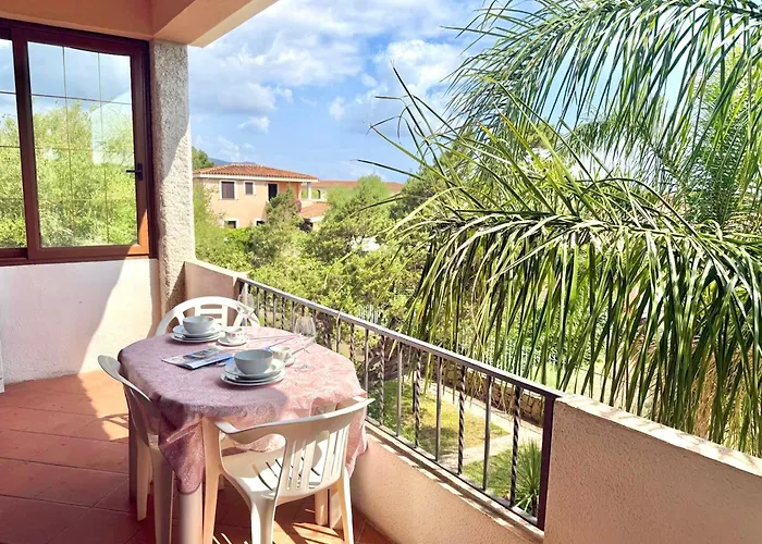 ISS Travel, Villa Fiorita - 800 m from La Cinta beach
