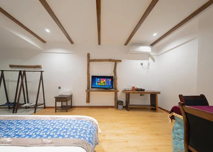 Zhangjiajie Joy Hotel -New Hotel ,Avatar Mountain View, Walking Distance To The Middle Gate Of Forest Park,Quite Entrance, Less Crowed & No Queue,Free Well-Prepared Breakfast,Free Self-Service Laundry & Drying, Attraction Tickets Serivce,Nice Host