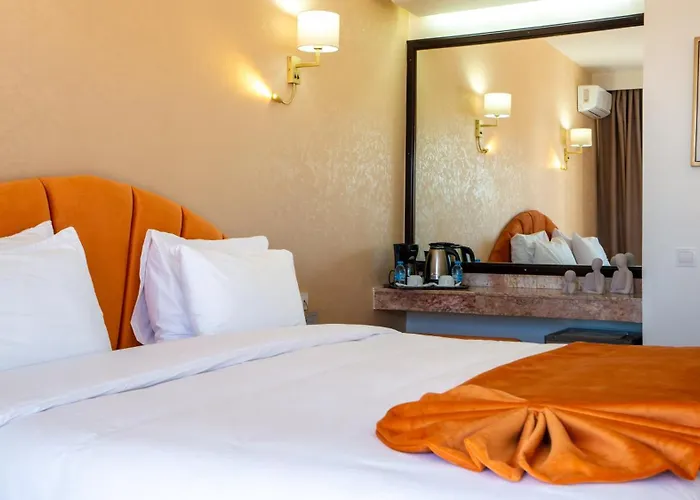 Intouriste Hotel&Suites