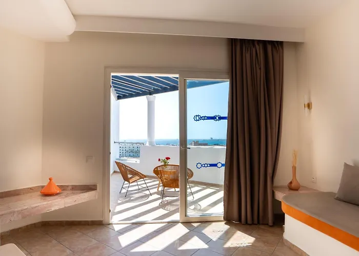 Intouriste Hotel & Suites