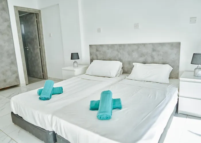 Nissi Avenue Suites