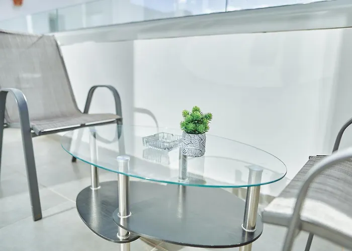 Nissi Avenue Suites