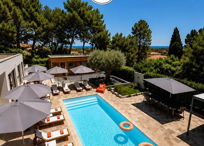 La Villa Monarque (Adults Only)