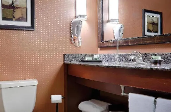 Best Western Plus Kc Speedway Inn & Suites