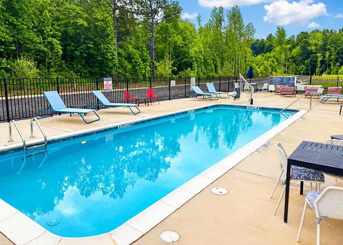 La Quinta Inn & Suites By Wyndham Mebane