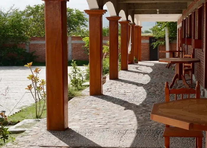 Hotel Del Pueblo