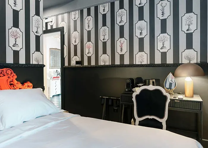 Lord Byron Luxury Suites