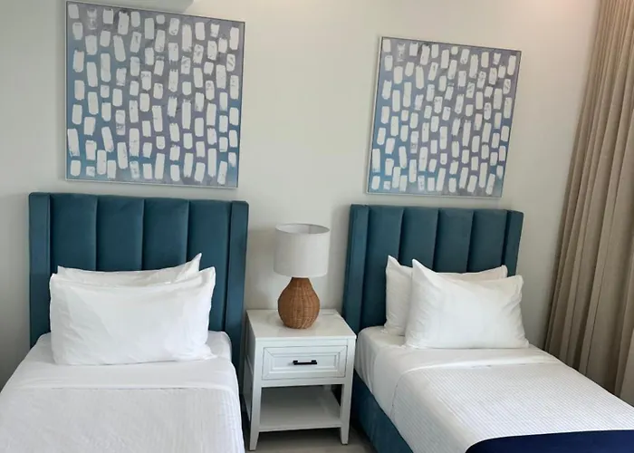 Seascape Townhomes On Gracebay