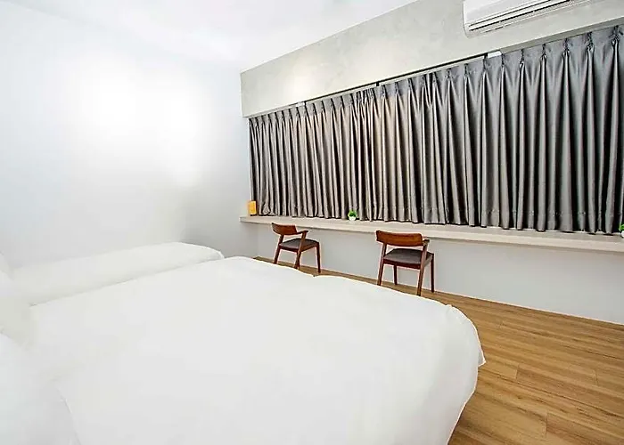 Chao Hostel