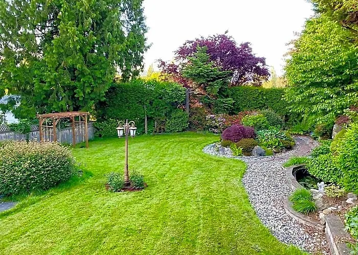 Bright Spacious 3 Bedroom Garden Suite, 4 Queen Beds, Fully Equipped, Highly Recommended By 229 Happy Groups