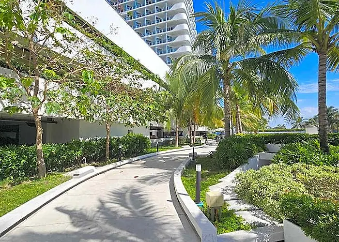 Oyo 1143 The Emgrand Azure North