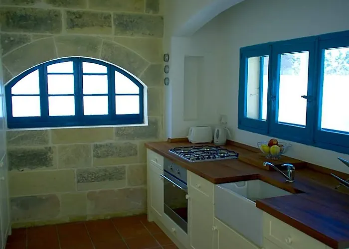 Spacious Comfortable, Traditional Villa- Large Private Pool, Terraces Views