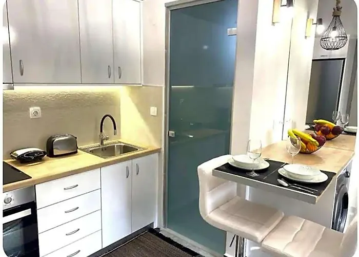 Artzy Petit Apartment