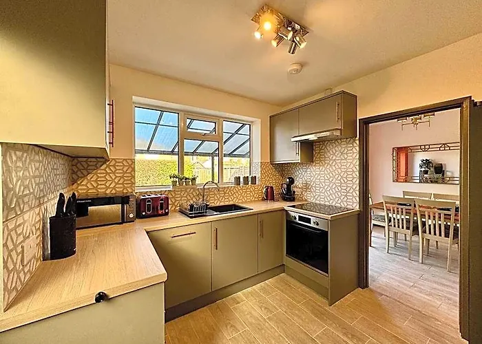 Sandringham House - Serene Escape Cottage
