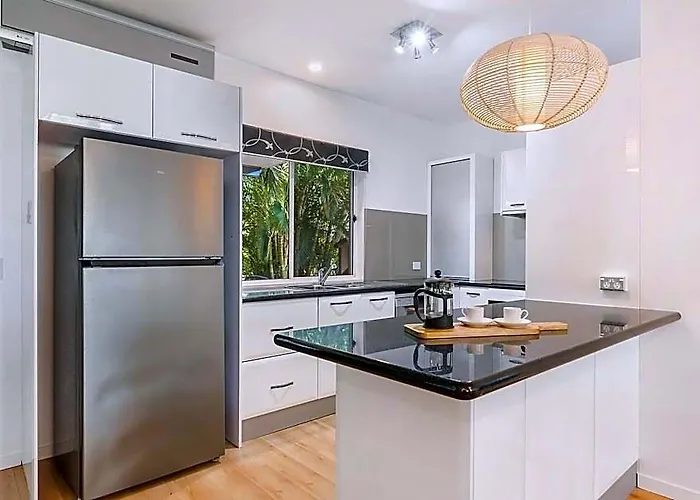 Pet Friendly Oasis By The River, Noosaville