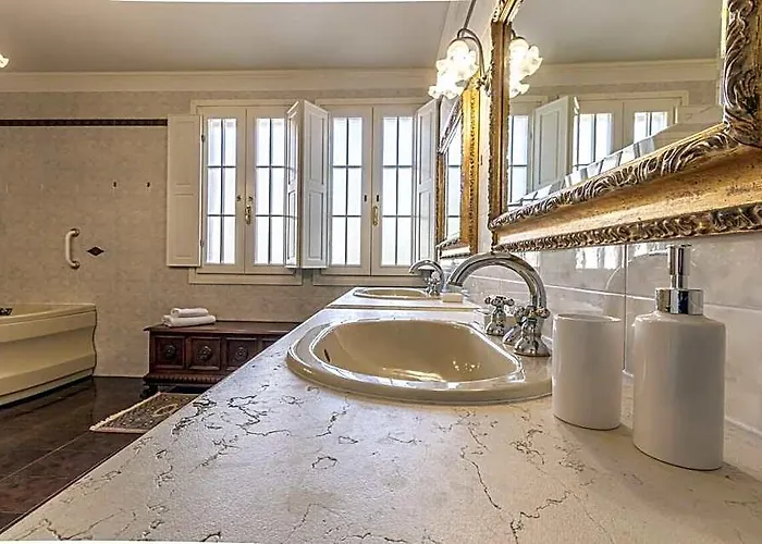Villa Petrone | Luxury Four Seasons-Jacuzzi&Pool