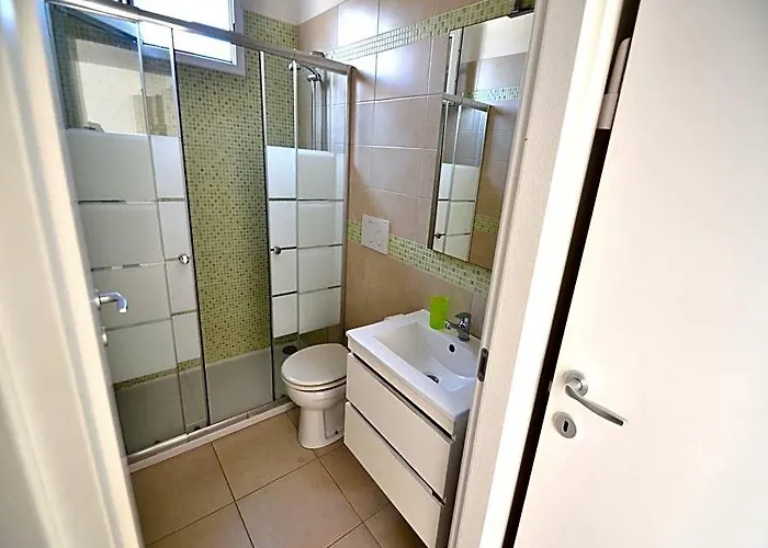 Charming Apartment In Central Location With Air Conditioning Pets