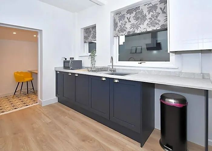 Stunning 3 Bed With Ultra Modern Kitchen, Book Now