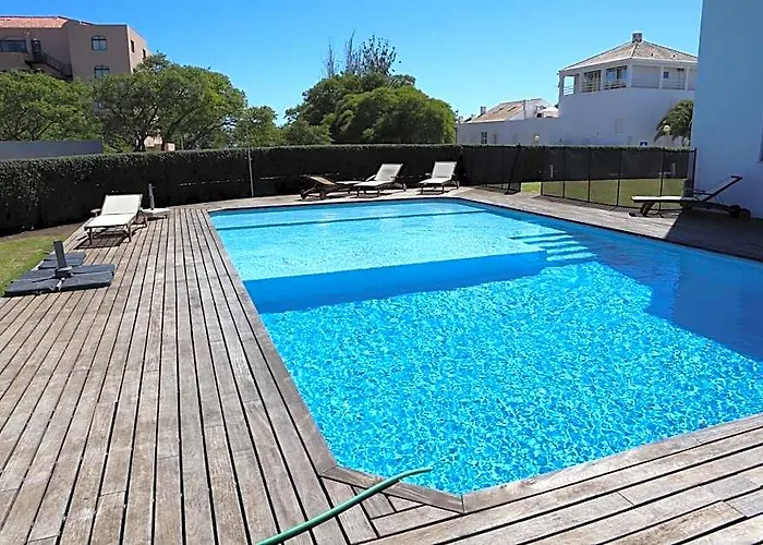 Villa Dos Salgados - Beachfront, 6 Golf Courses, 6Bdr
