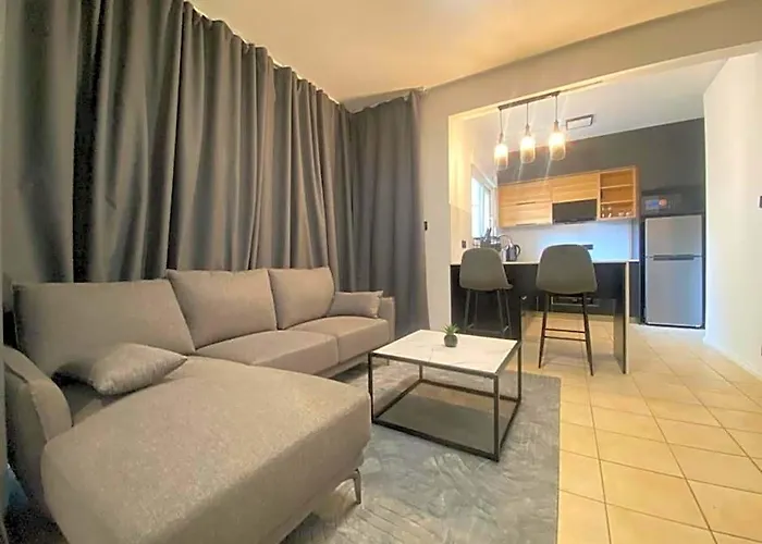 Under Renovation - Le Dauphin Villa 3 Bedroom 5Min Walk To Beach - Lb2