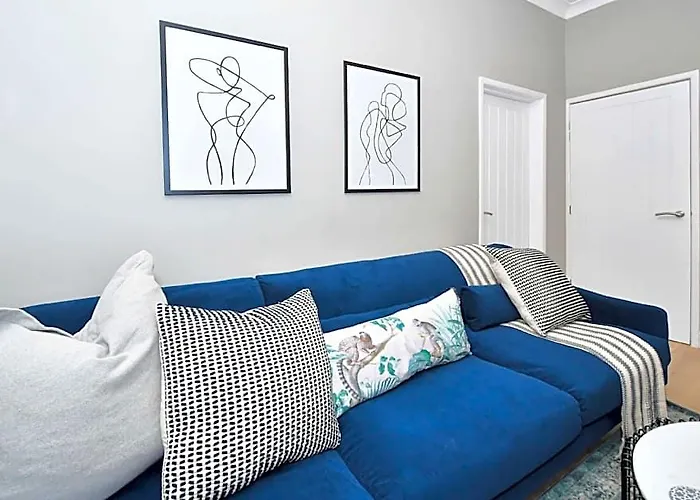 Stunning 3 Bed With Ultra Modern Kitchen, Book Now