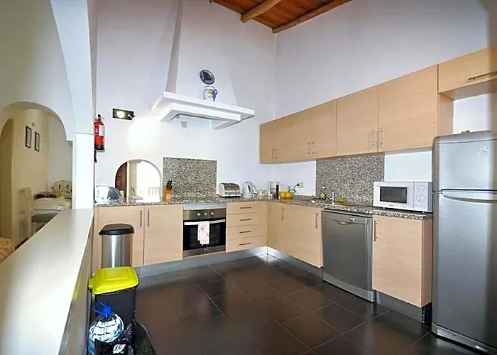 Fantastic Vacation Getaway, Private Tennis Court Golf Practice Facility