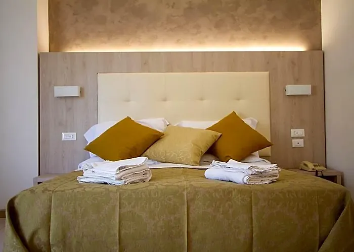 Falcon Hotel