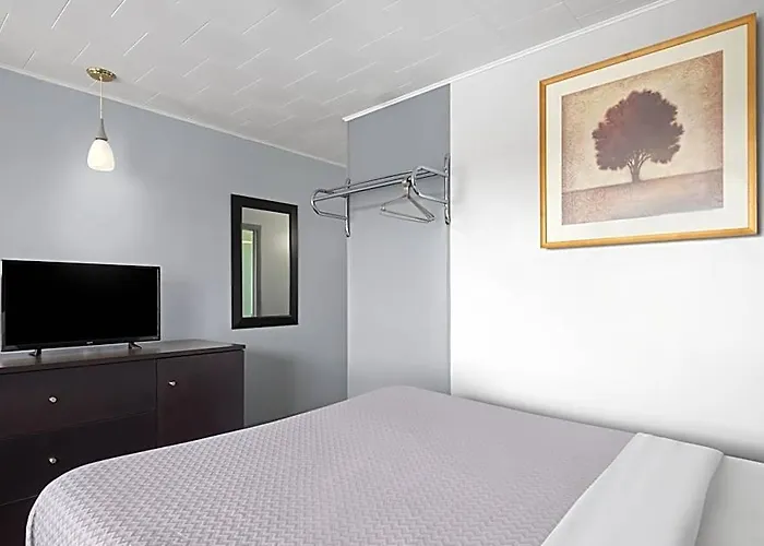 Travelodge By Wyndham Grand Falls