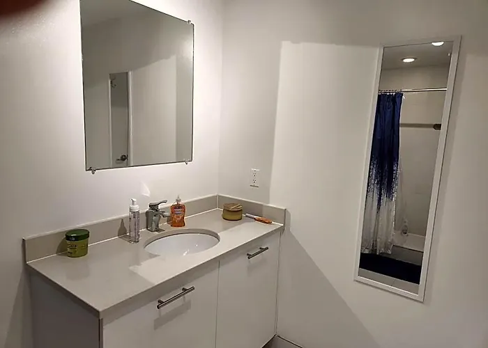 Wonderful 1 Bedroom Condo In Midtown.