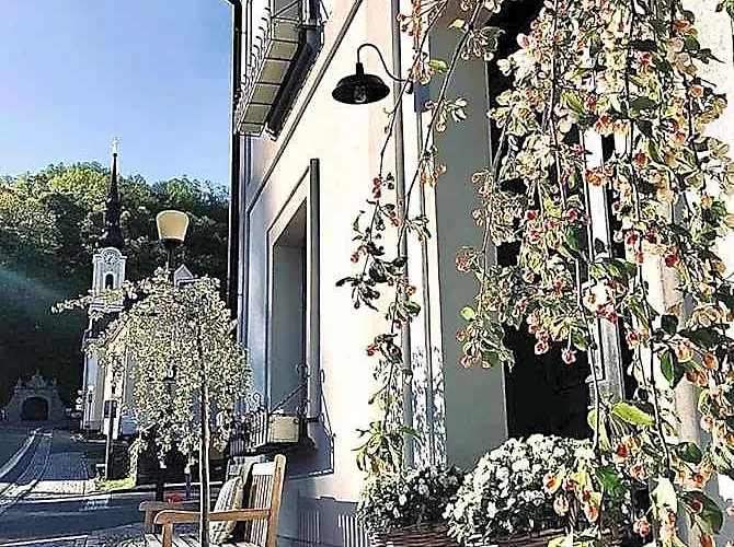 Raj Na Zemi Venkovsky Hotel A Kavarna