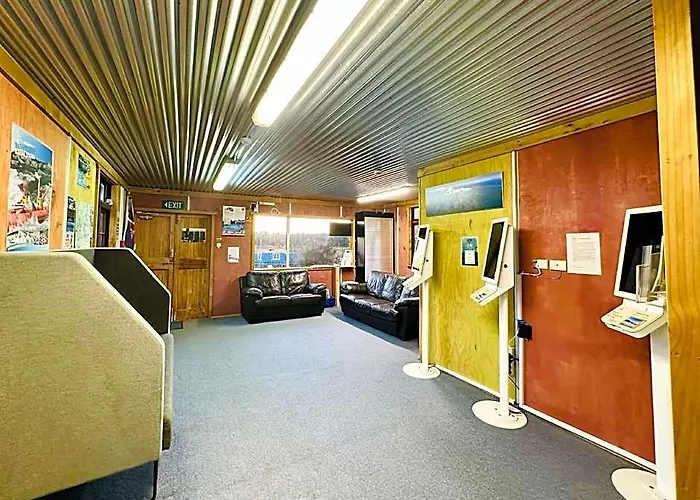 The Crossing Lodge And Backpackers