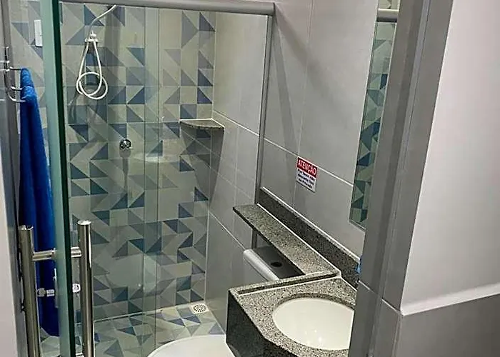 Suíte com banheiro privativo em Pousada recém construída,a 500mts do pátio do forró