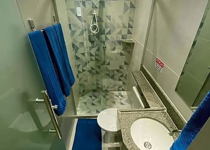 Suíte com banheiro privativo em Pousada recém construída,a 500mts do pátio do forró