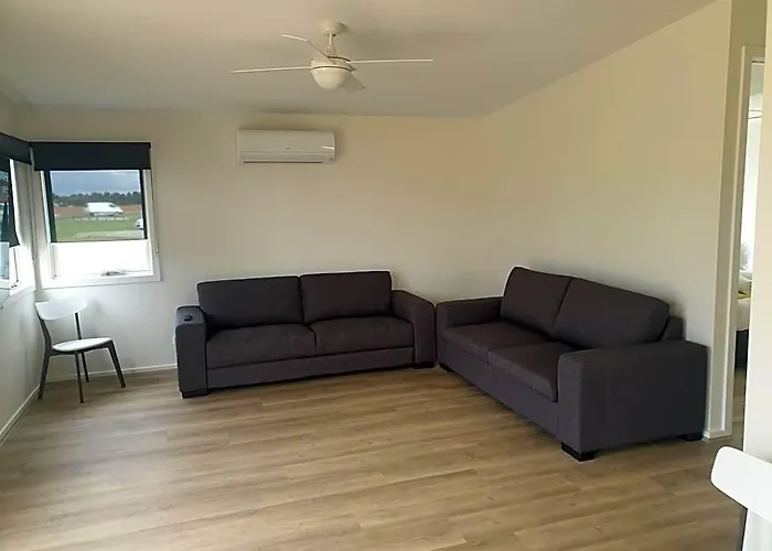 Lara Lodge