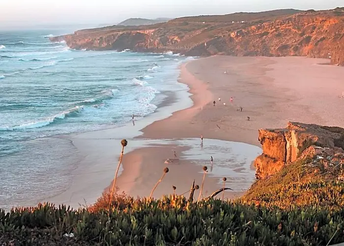 Birds Of Paradise - Boutique Surf Lodge