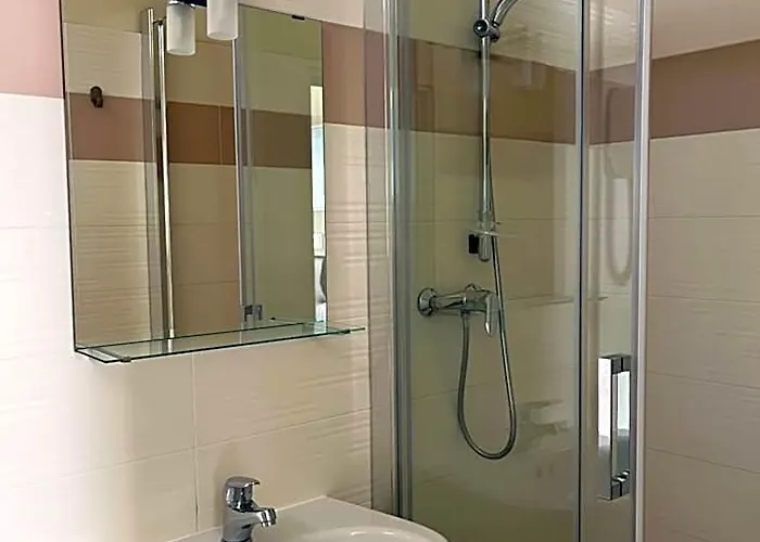 R&B Hotel