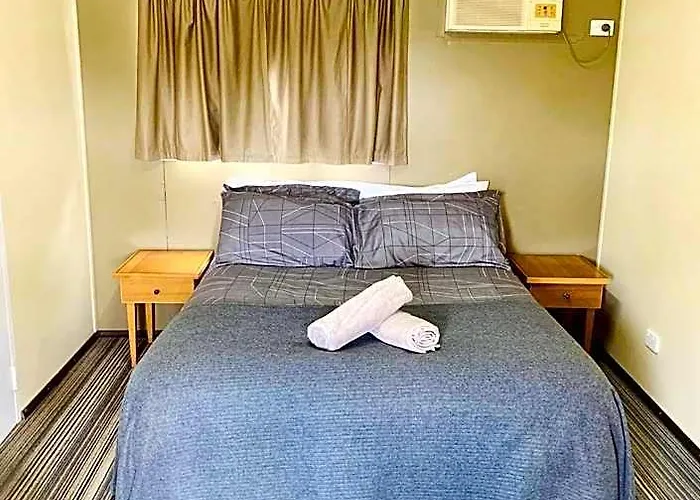 Riverside Hotel