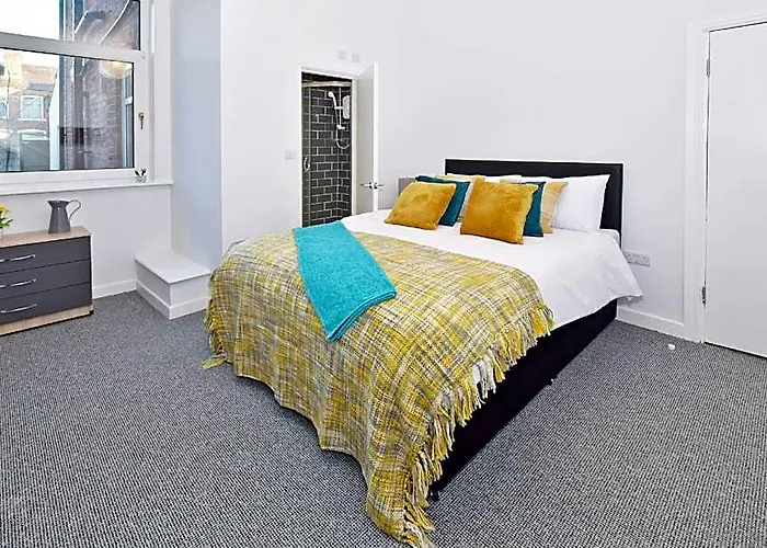 Townhouse @ 272 Walthall Street Crewe
