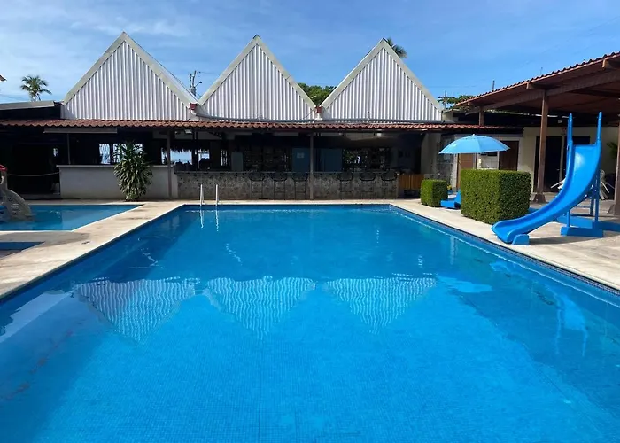 Hotel Oasis Beach Club