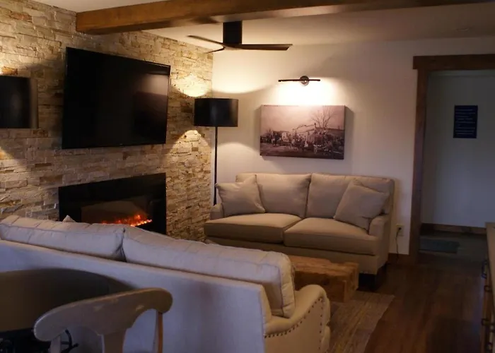 Boarders Inn & Suites By Cobblestone Hotels - Syracuse