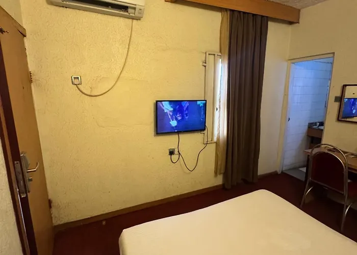 Royalbirds Motel