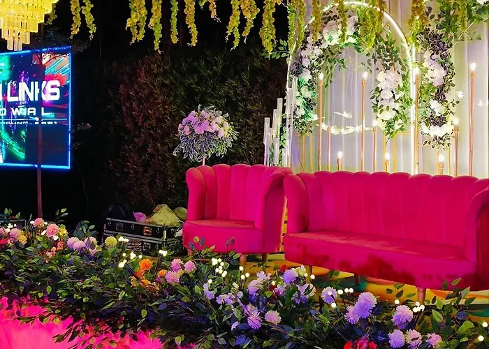 Vani Hotel Golden Petals